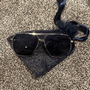 Aviator-Style Metal Frame Sunglasses in Navy